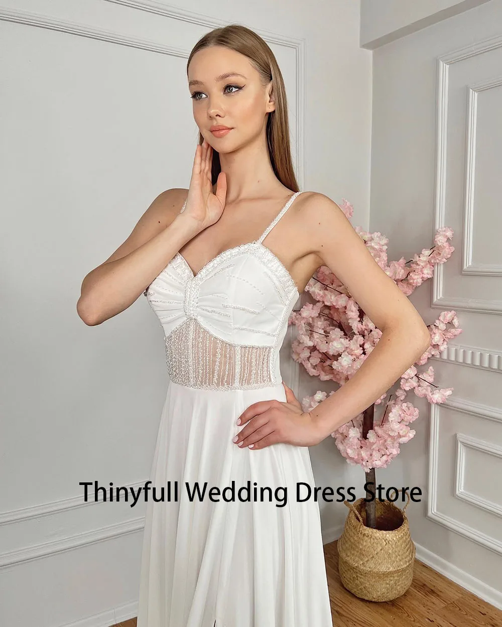 Тонкие белые вечерние платья трапециевидной формы с шифоновым корсетом в виде сердца, свадебные платья с разрезом и шлейфом, платья для выпускного вечера