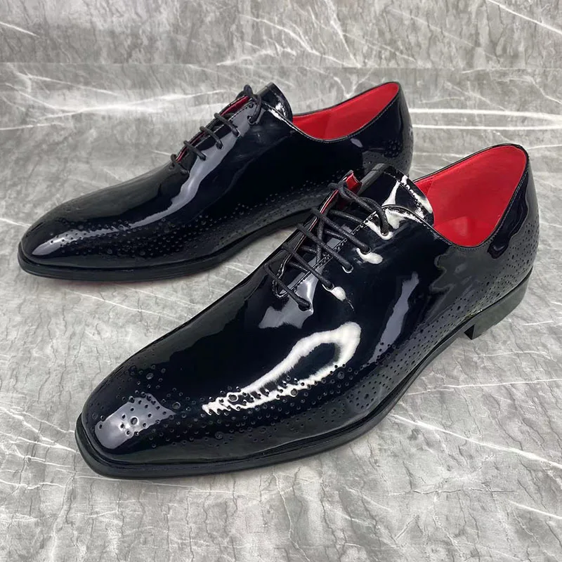 черная роскошная мужская обувь с острым носком, черные туфли-лодочки из лакированной кожи с резьбой для мужчин, оксфордские лоферы